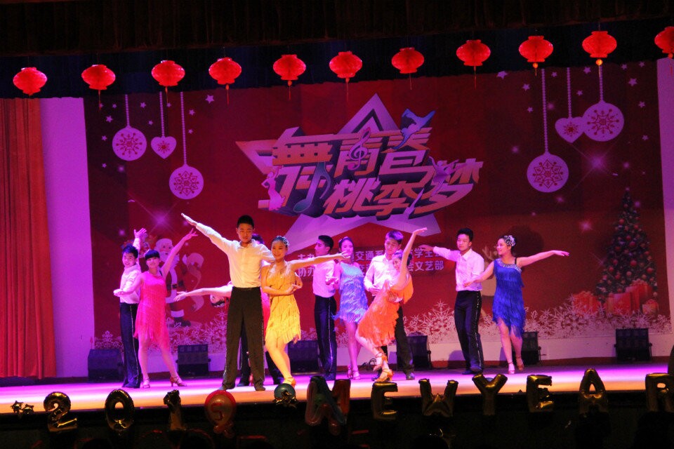 舞青春桃李梦