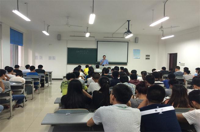 轨道车辆与机械系关于切实做好2015年暑假前及暑假学生安全教育的主题班会