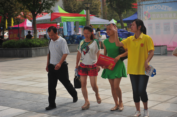 2015级新生迈进公运,青春从这里起航