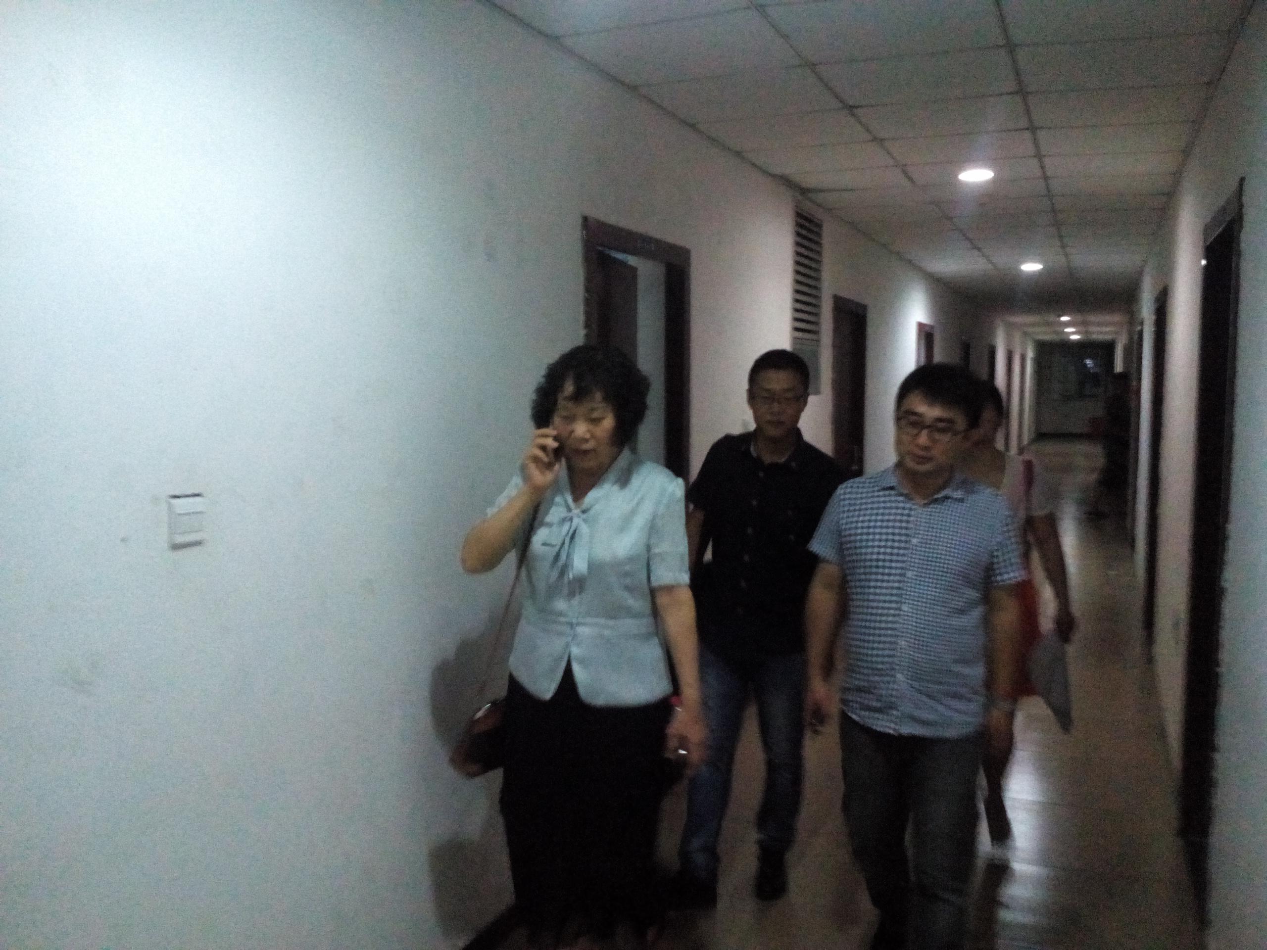 轨道电气系领导深入寝室看望新生