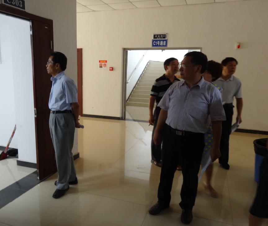 学院领导带队检查新学期开学工作