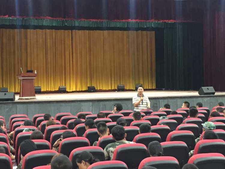 轨道电气系成功举办2015级新生专业认知讲座