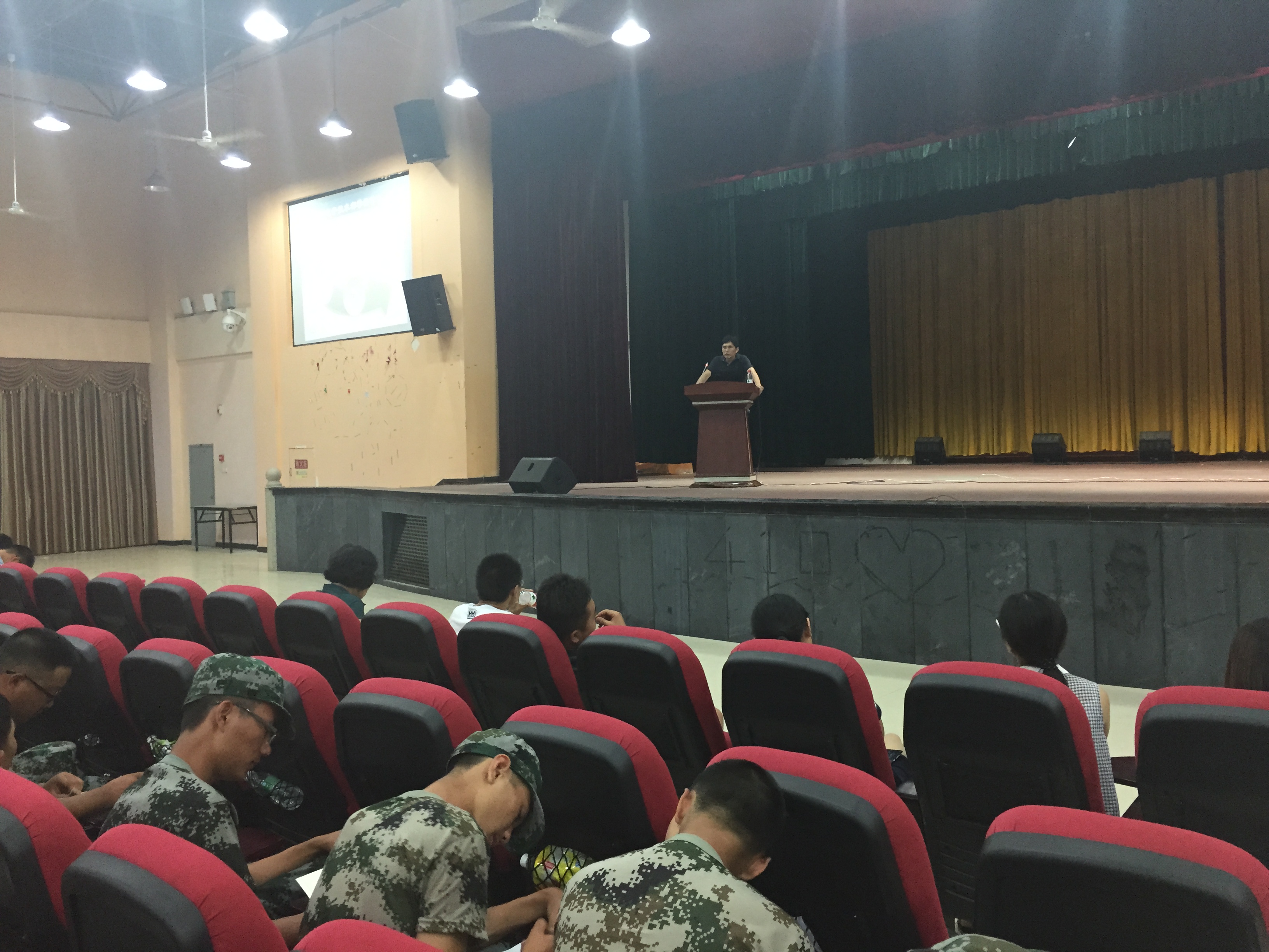 轨道电气系成功举办2015级新生专业认知讲座