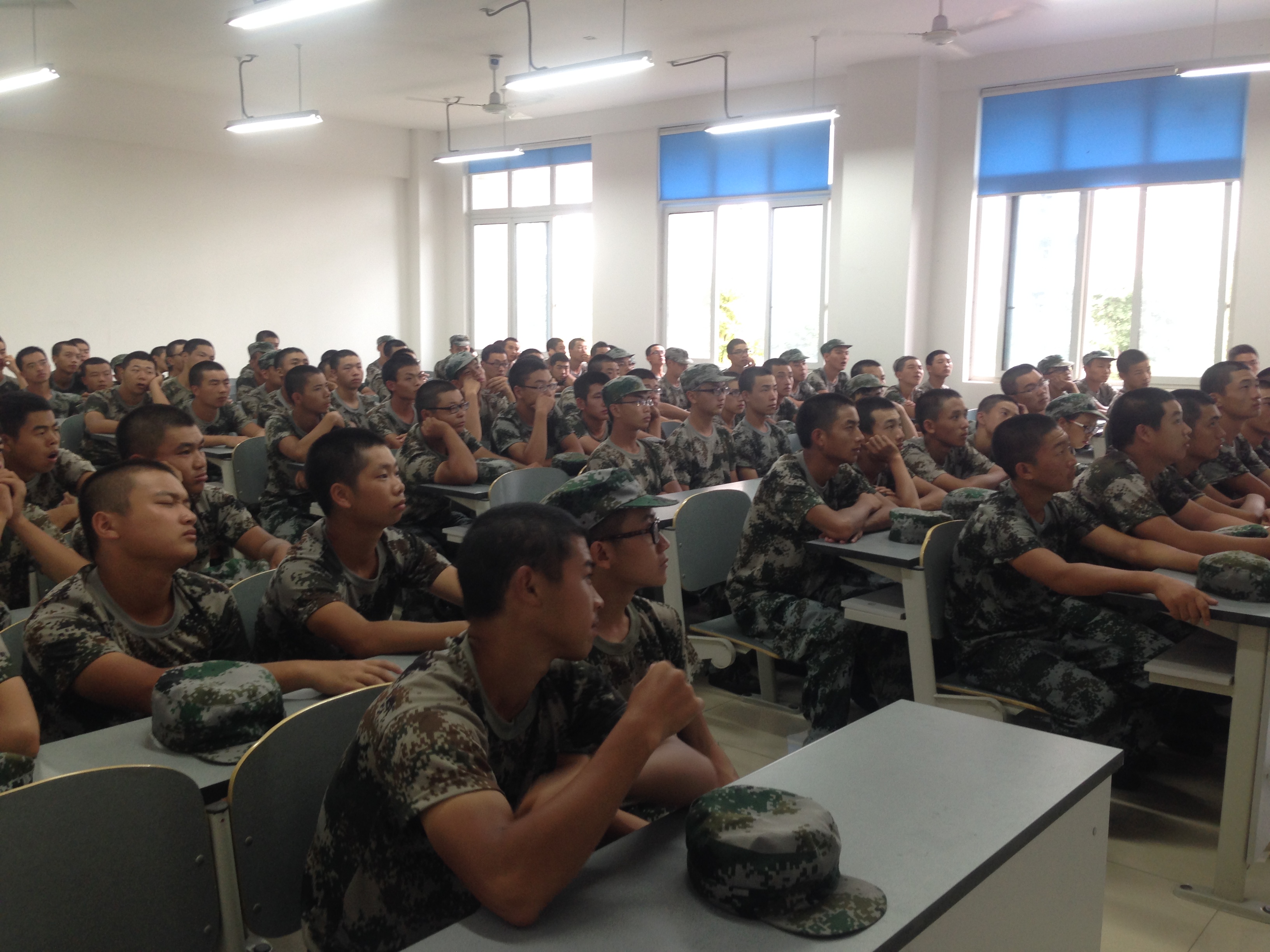 汽车工程系召开2015级新生专业认知会议