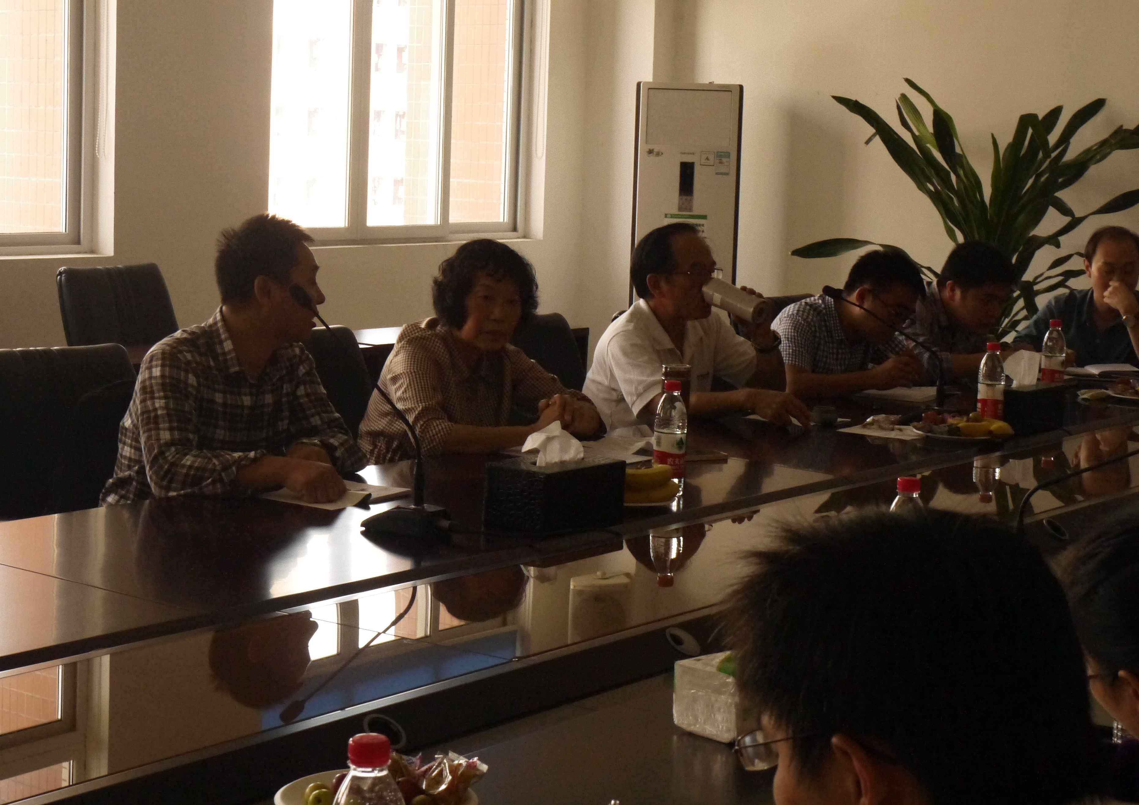 轨道联合党支部顺利召开党员座谈会