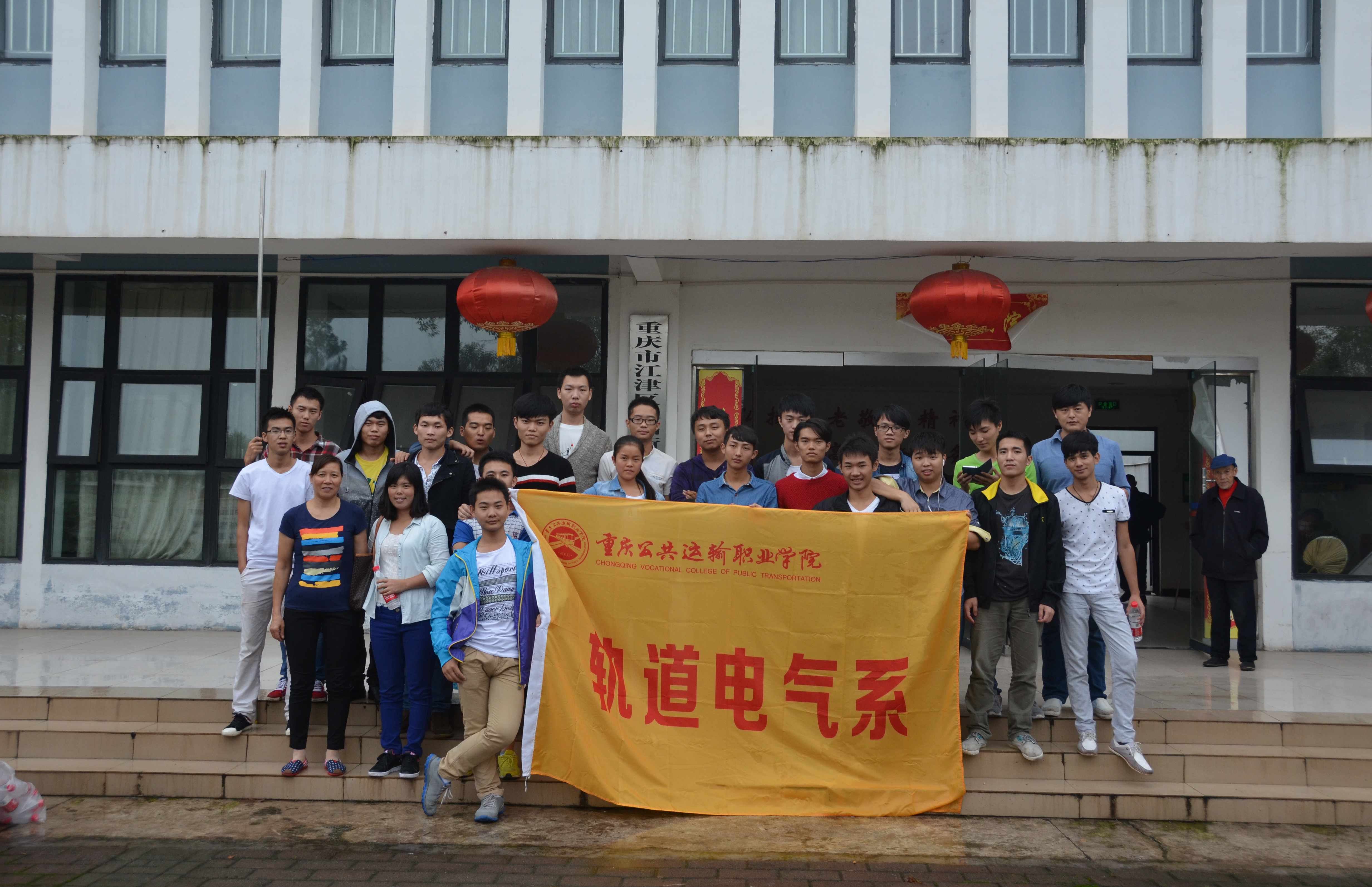 关爱老人，风雨无阻