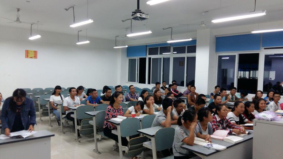 轨道电气系各班级召开“中秋、国庆节前安全教育”主题班会