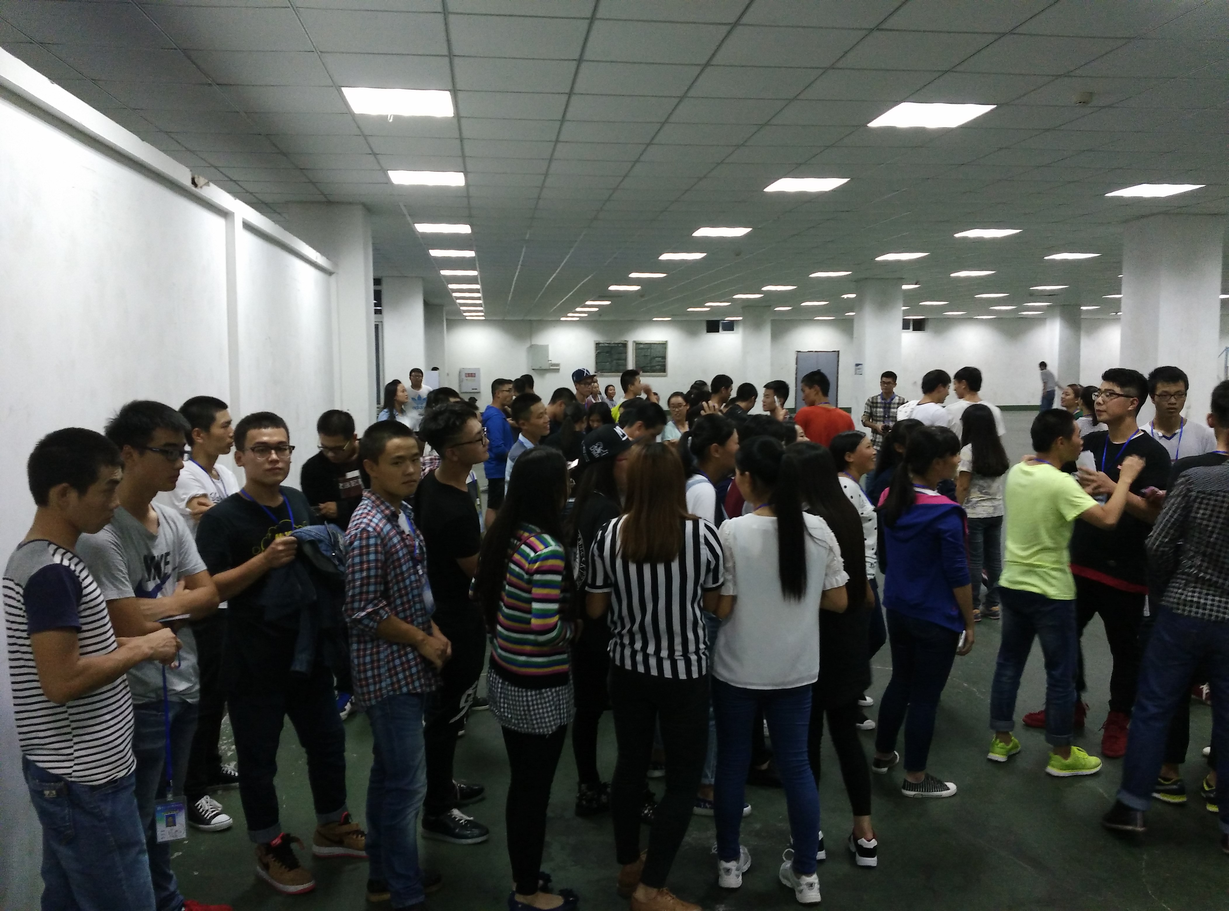 一起寻月饼，共同过中秋