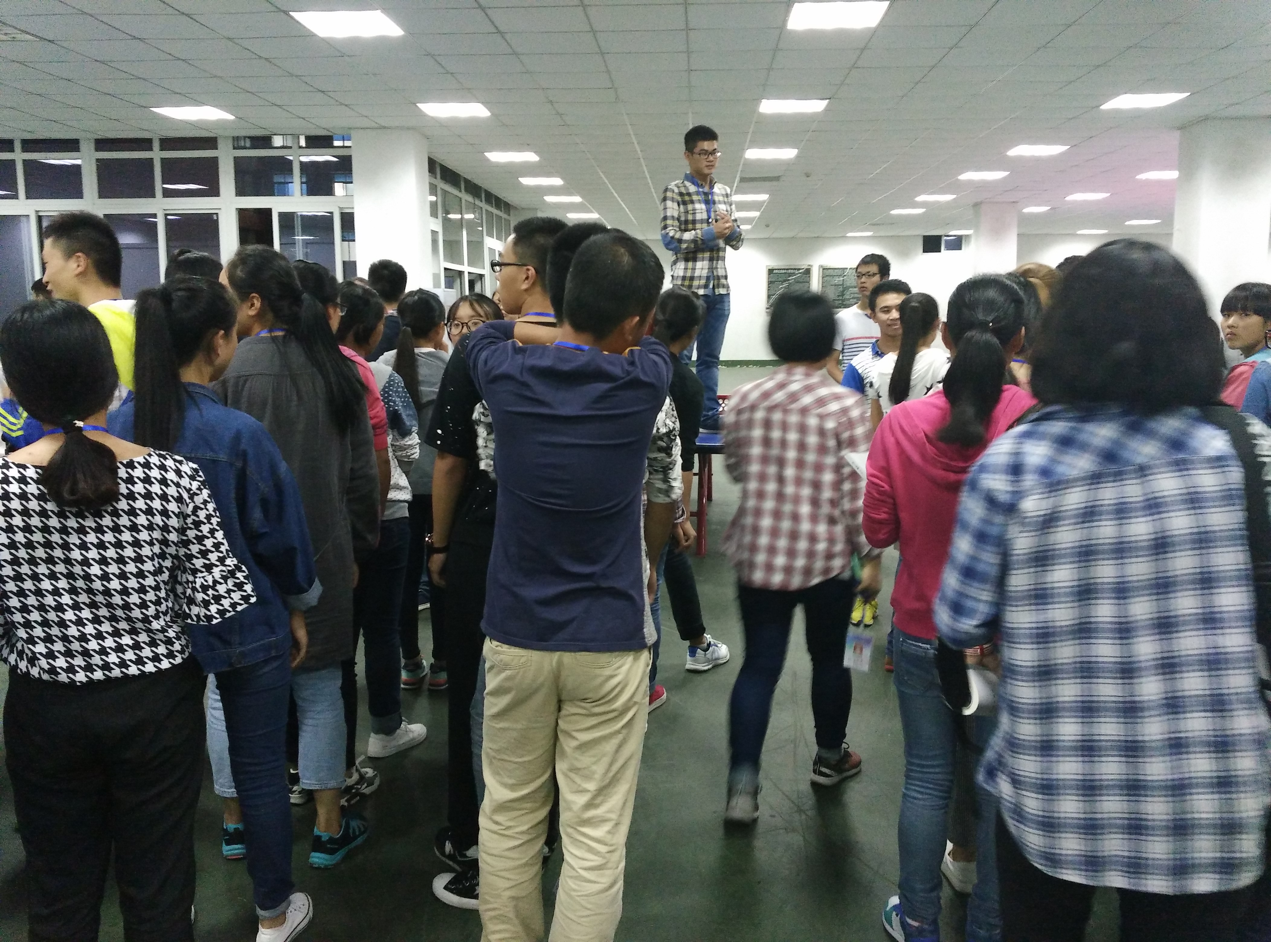 一起寻月饼，共同过中秋