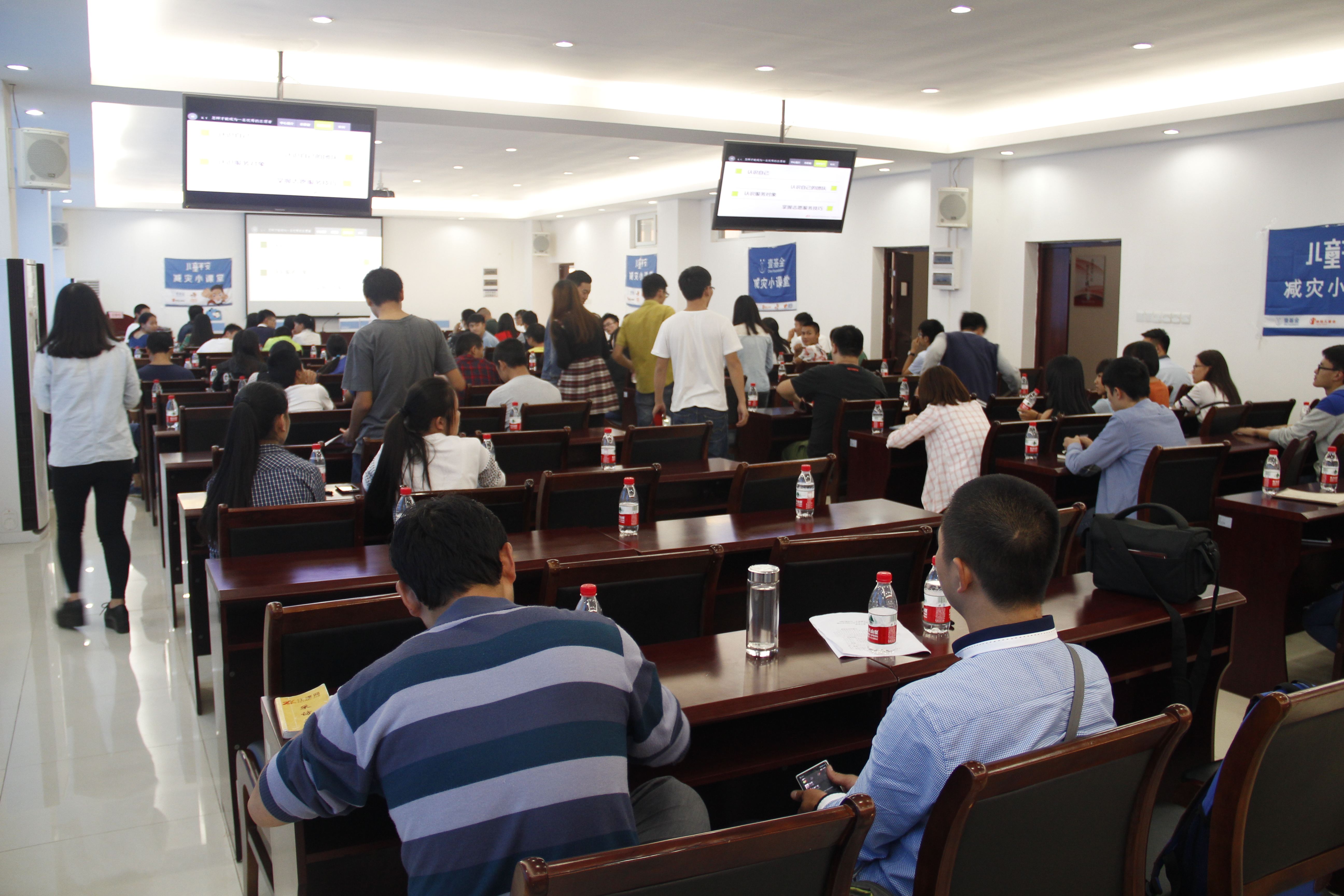 国际减灾日“儿童减灾小课堂”暨江津高校大学生骨干志愿者专业培训在我院顺利举行