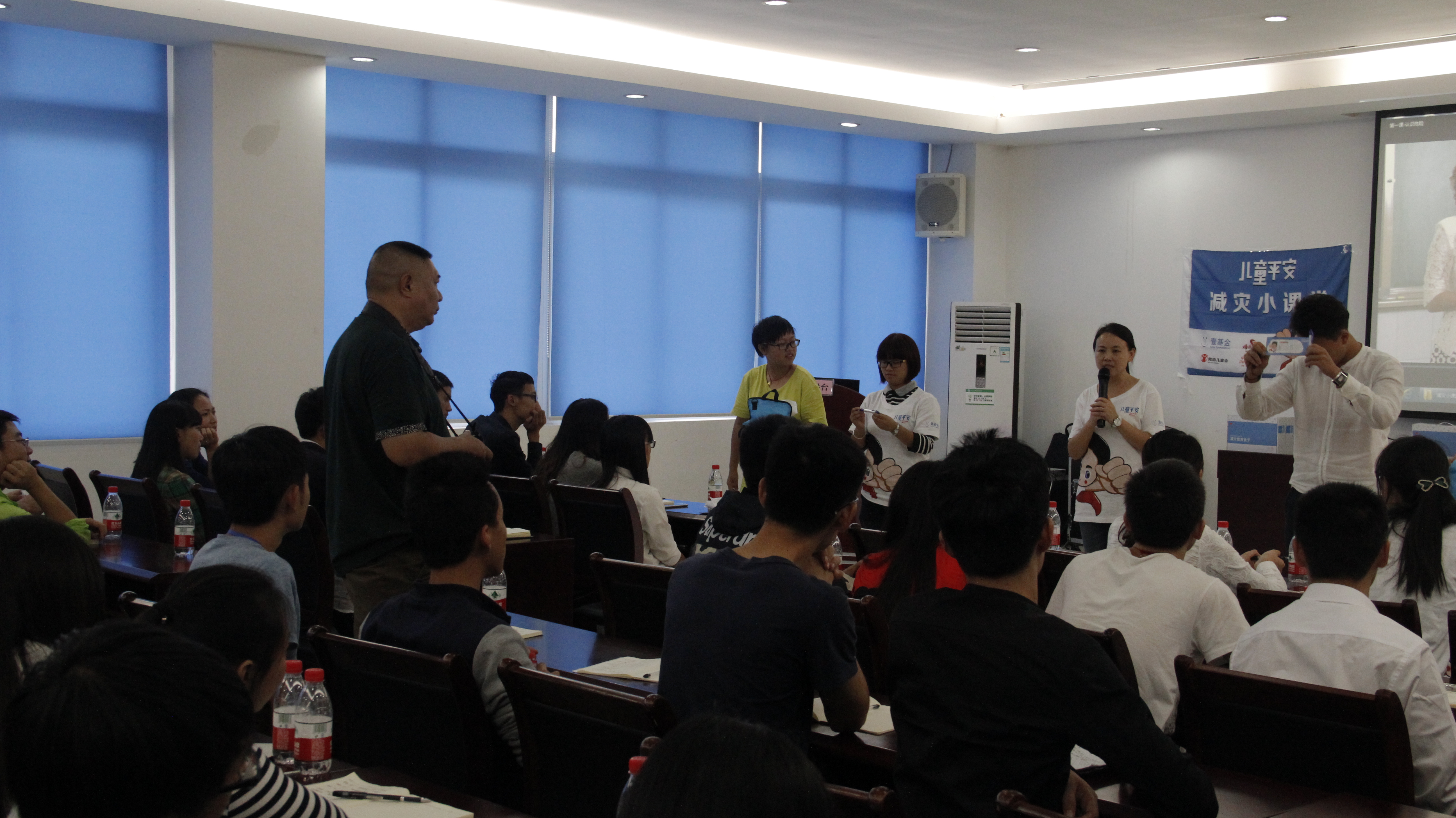 国际减灾日“儿童减灾小课堂”暨江津高校大学生骨干志愿者专业培训在我院顺利举行