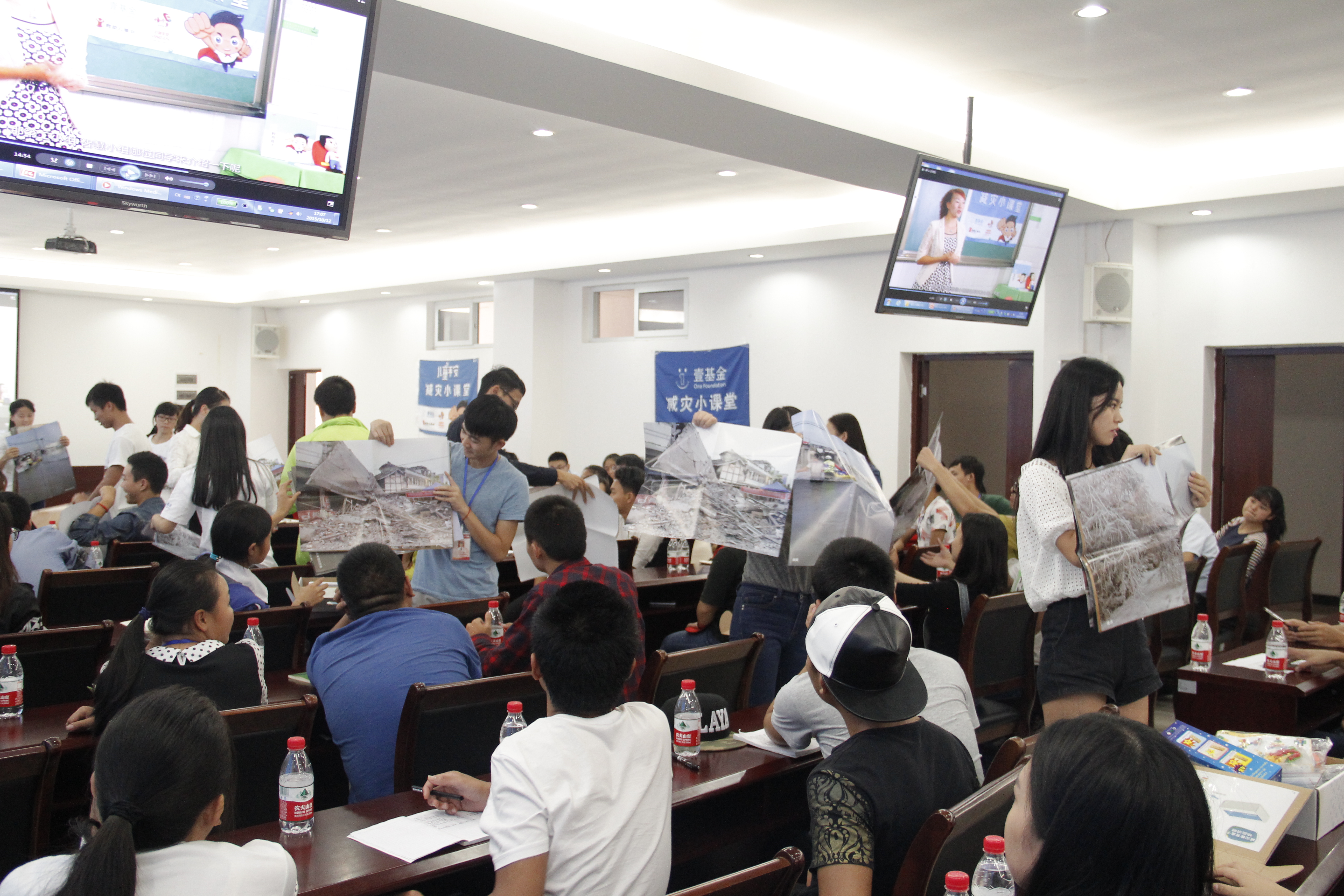 国际减灾日“儿童减灾小课堂”暨江津高校大学生骨干志愿者专业培训在我院顺利举行