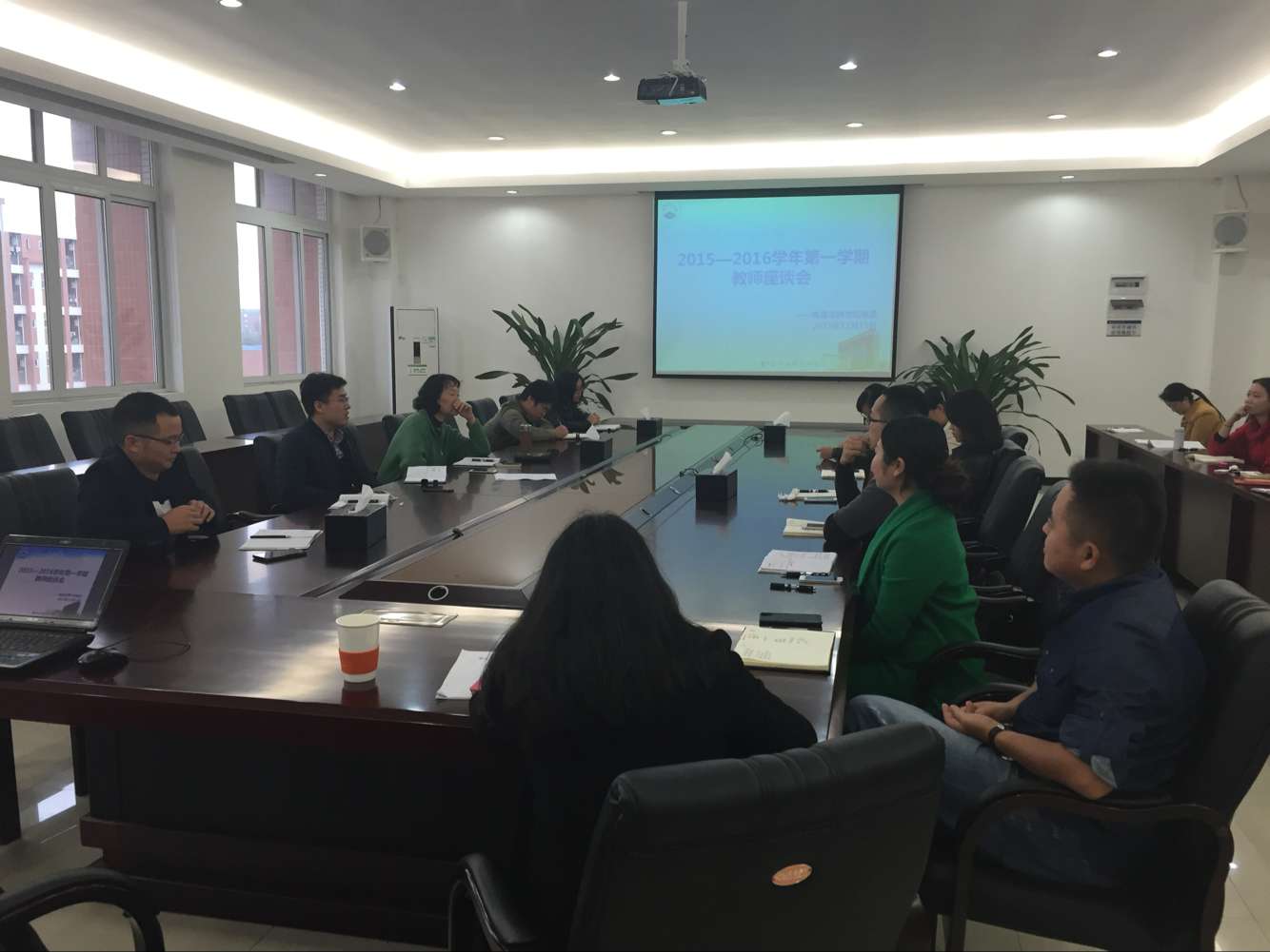 轨道车辆与机械系中期教师座谈会顺利召开