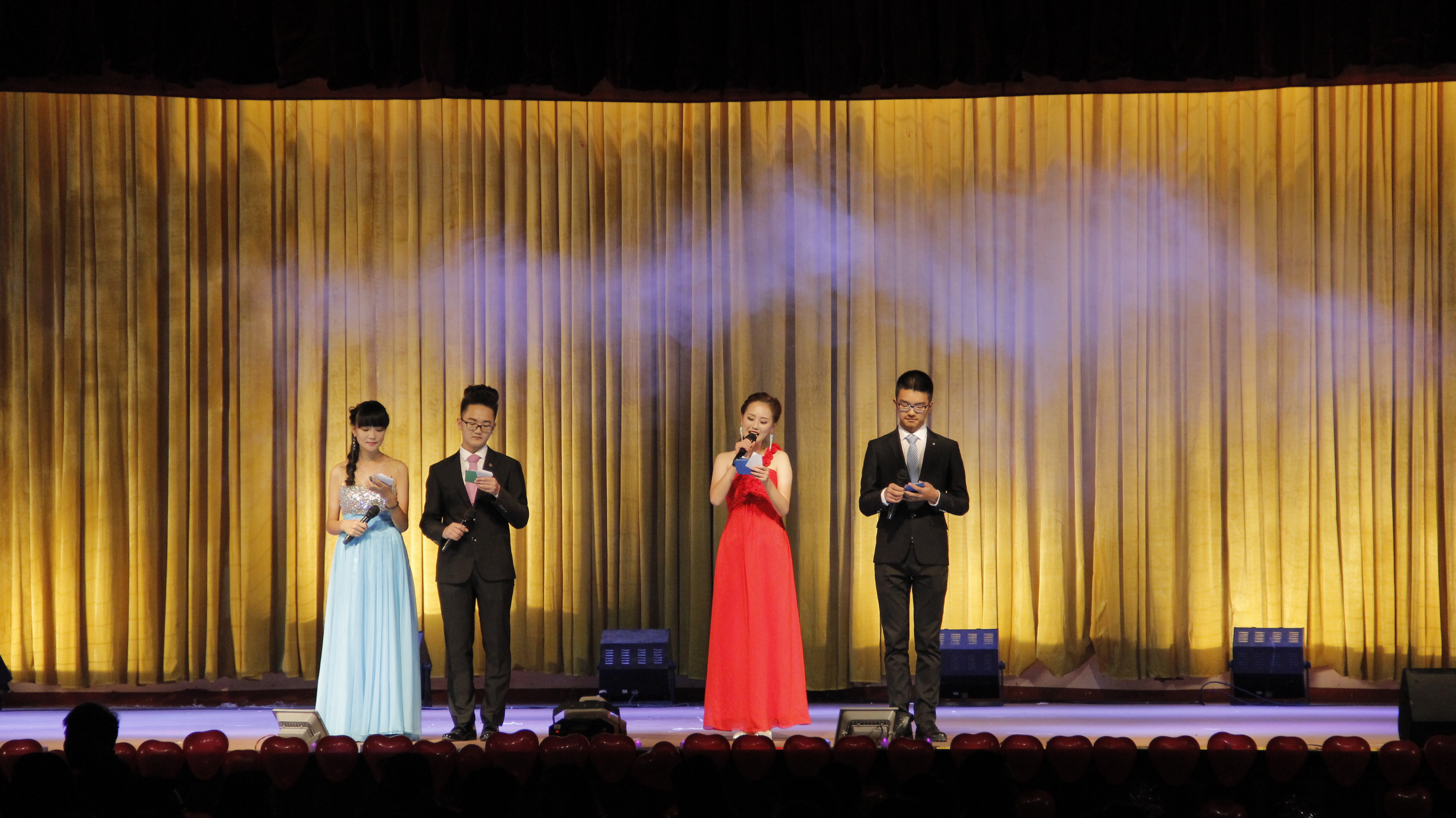 “感恩于心·爱国于行”社团联谊晚会成功举办