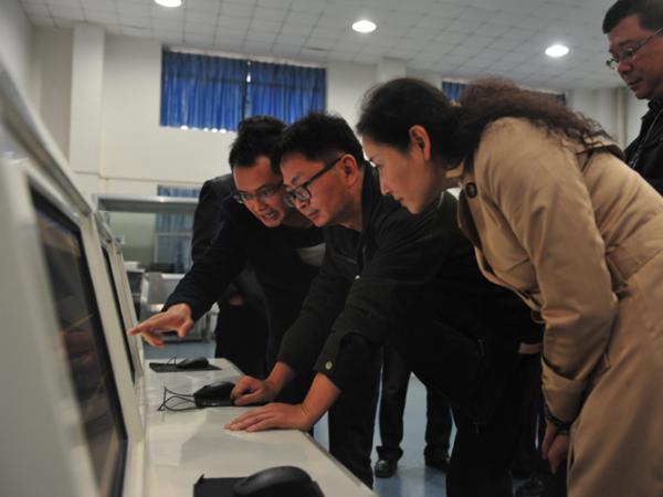 市运管局何伟鸣一行莅临运输职院调研