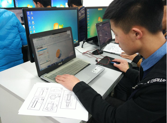 2014级机械类专业学生参加二维AutoCAD技能考试