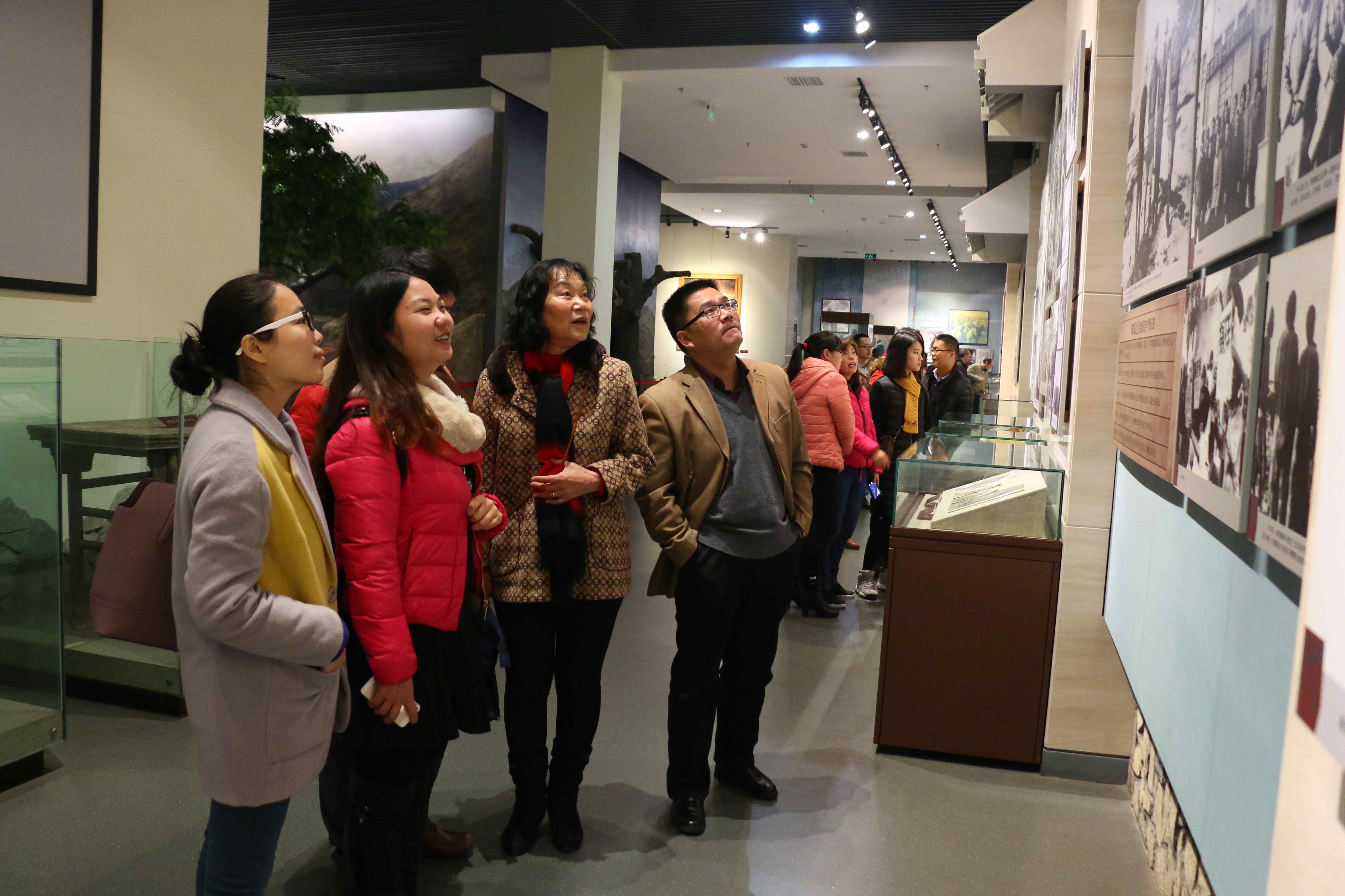 轨道联合党支部顺利开展“缅怀先烈,重温历史”主题实践活动