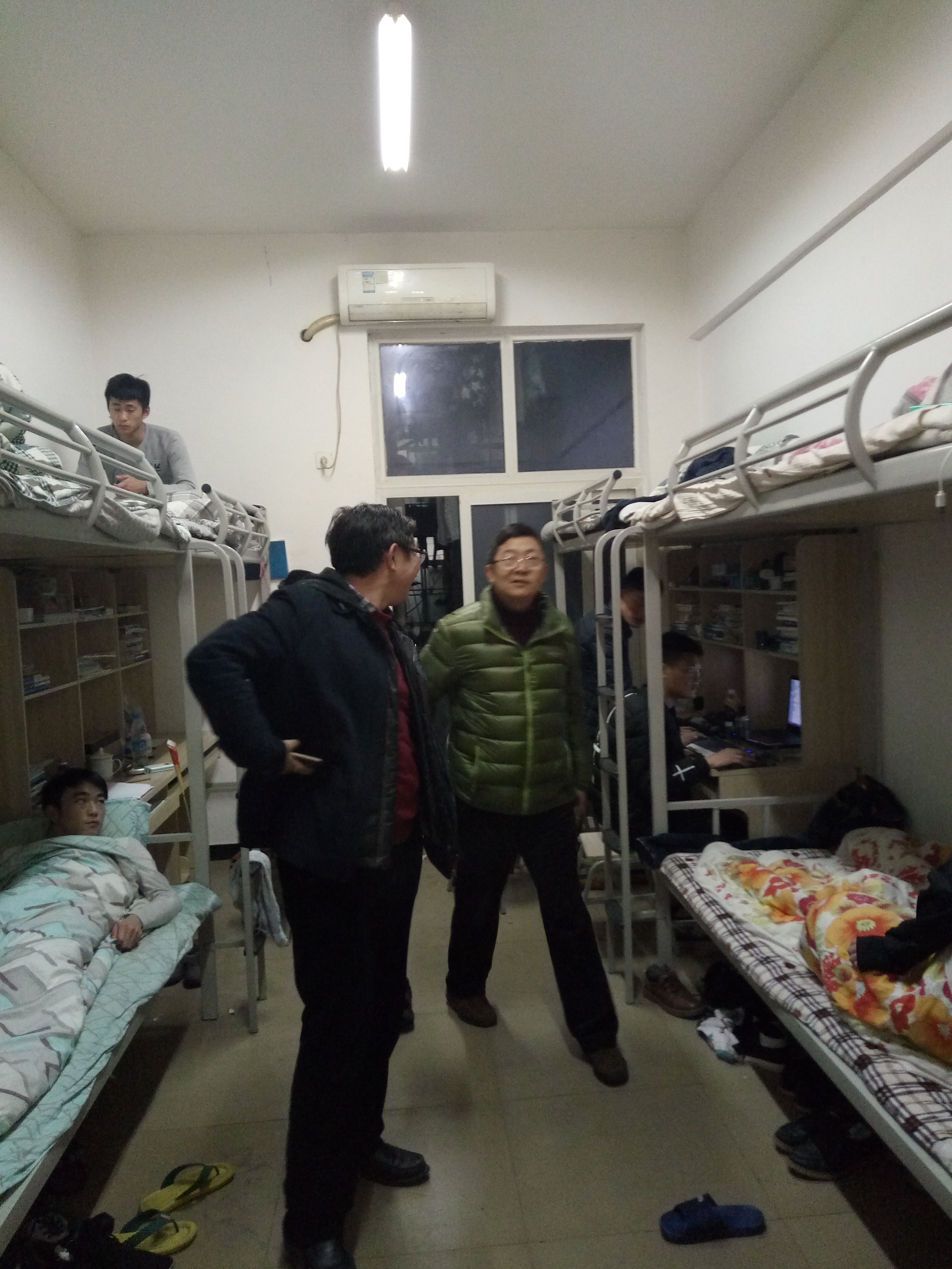 澳门正规电子游戏平台"圣诞夜"学生宿舍安全检查