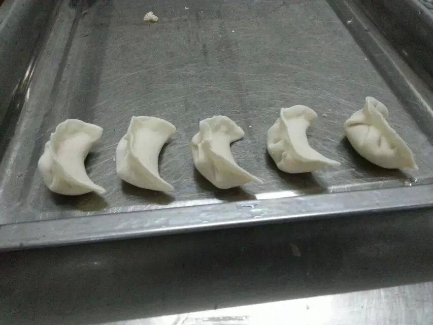 轨道定制班“情系冬至，齐聚食堂包饺子”活动顺利开展