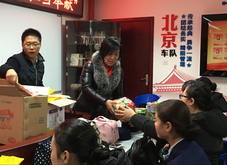 学院领导慰问我院学生春运志愿者