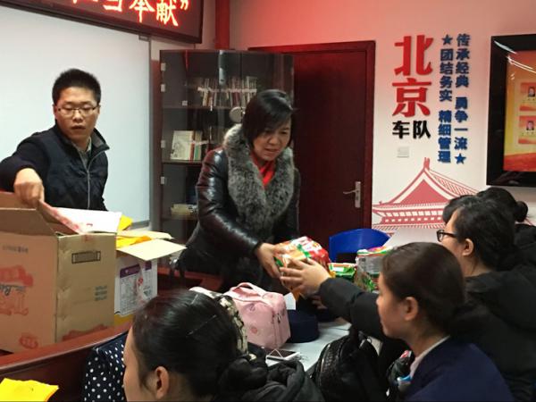 学院领导慰问我院学生春运志愿者