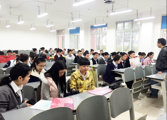 重庆市轨道（集团）有限公司校园招聘会顺利举行