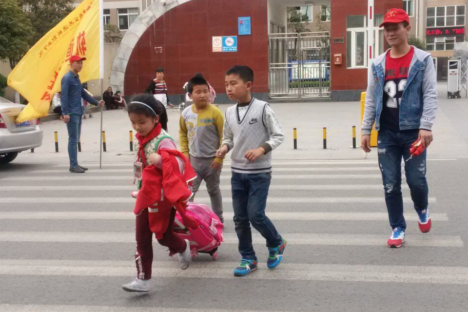 青春助力十三五·志愿服务亮公运