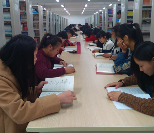 走出自习室，走进图书馆