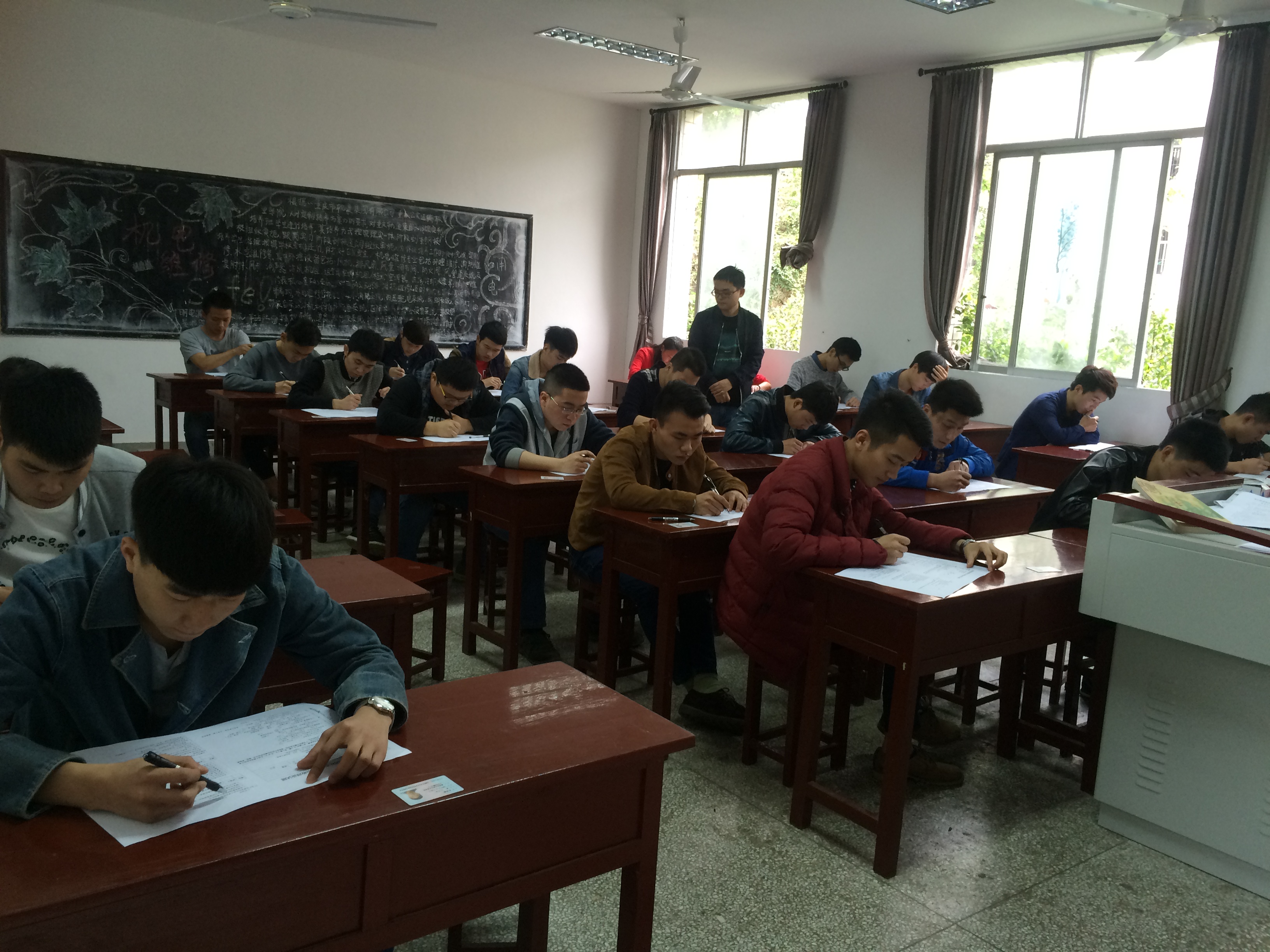 首届“重庆轨道集团定制培养班”轨道公司验收考试成功举行