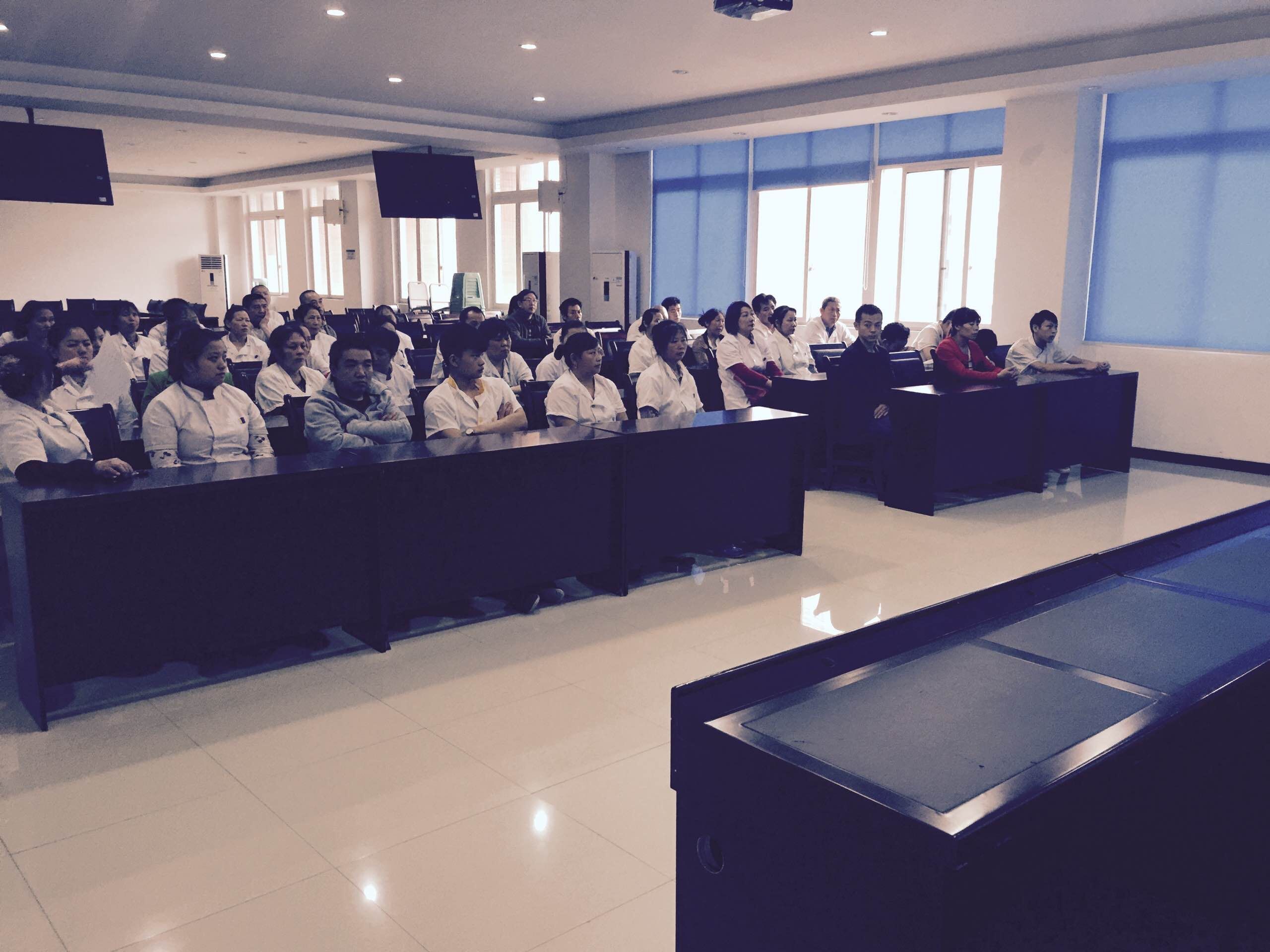 学院召开食品卫生安全培训会