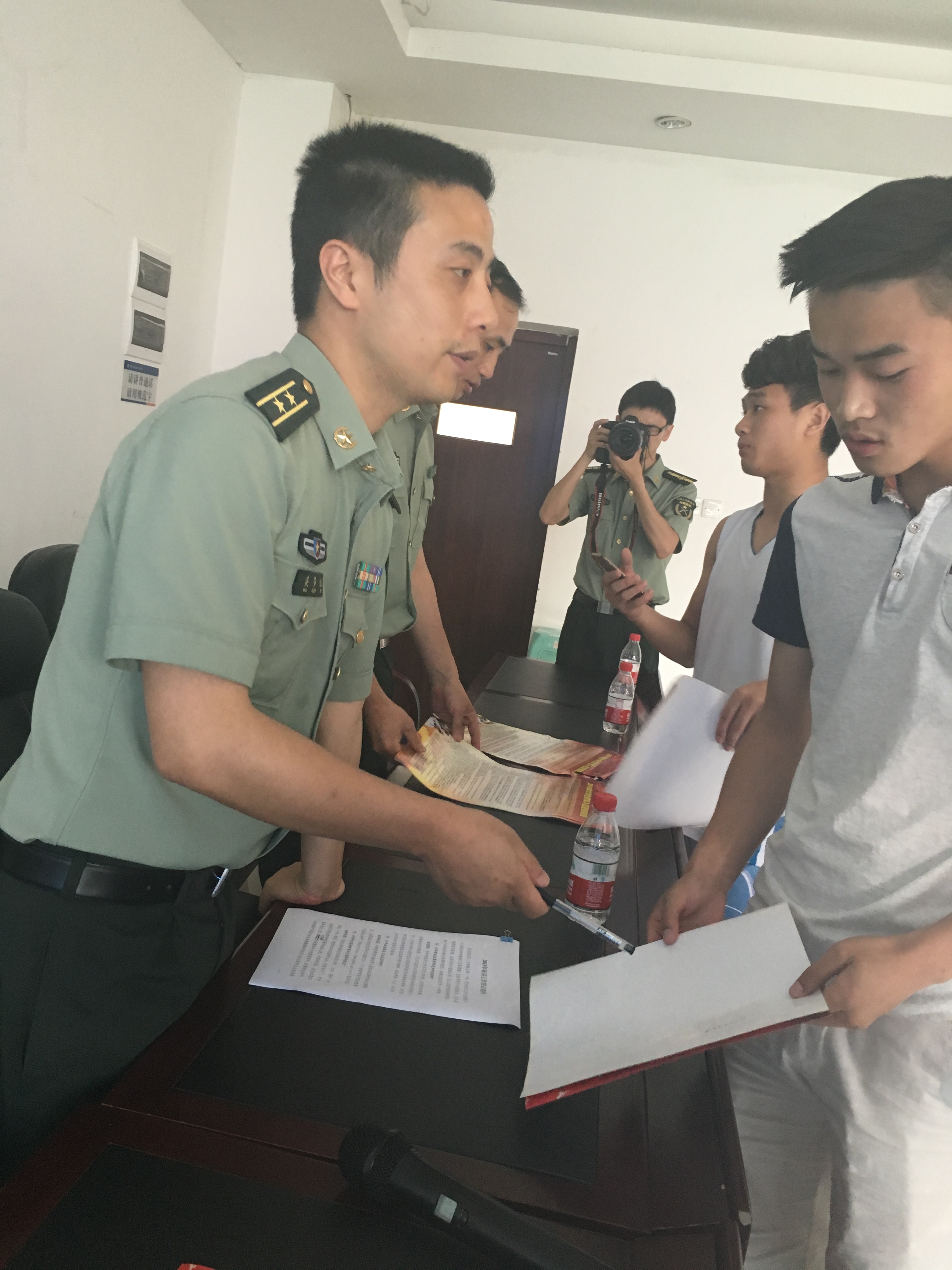 学院开展征兵政策宣传进校园活动