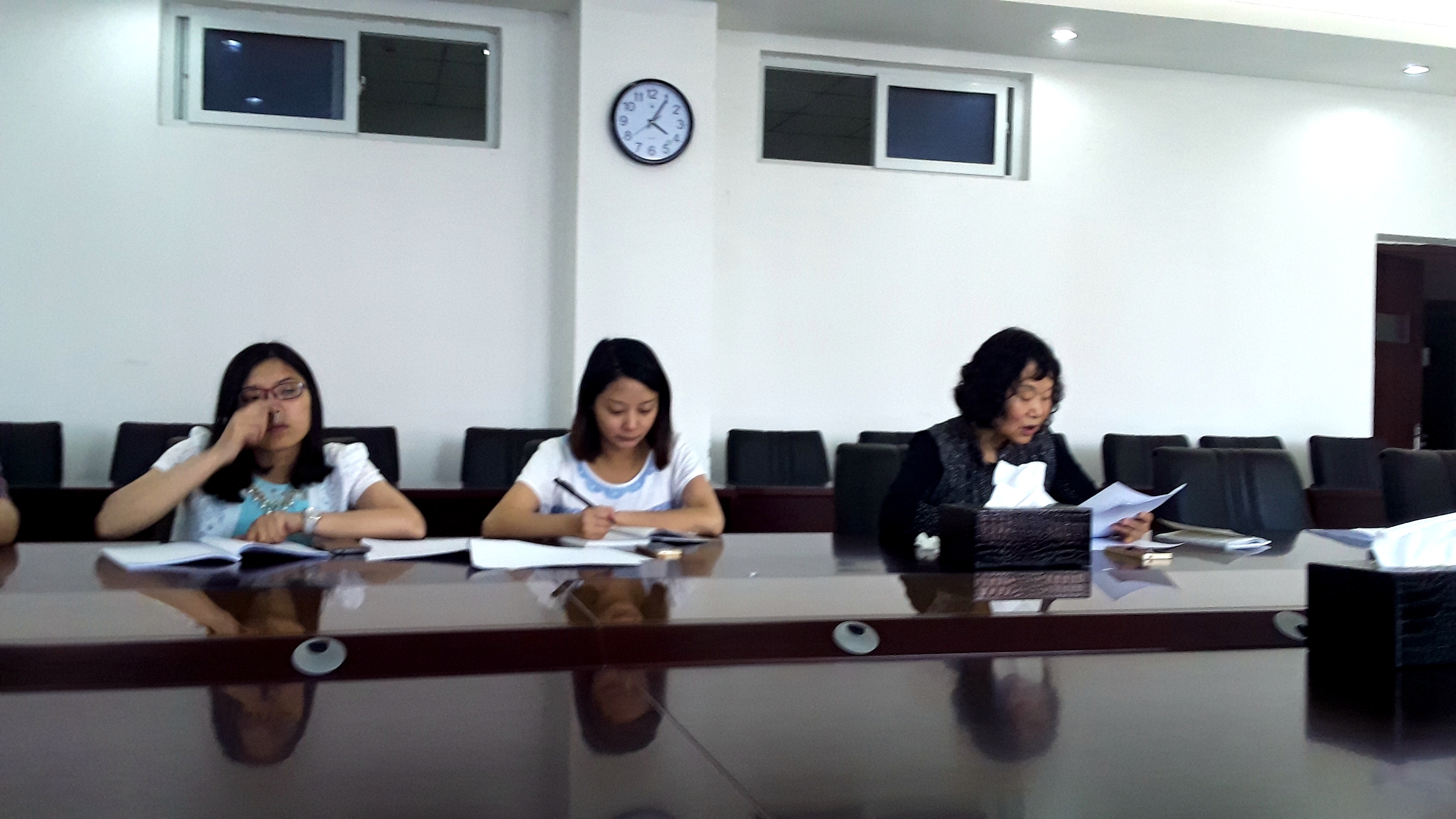 轨道联合党支部开展“两学一做”专题学习会