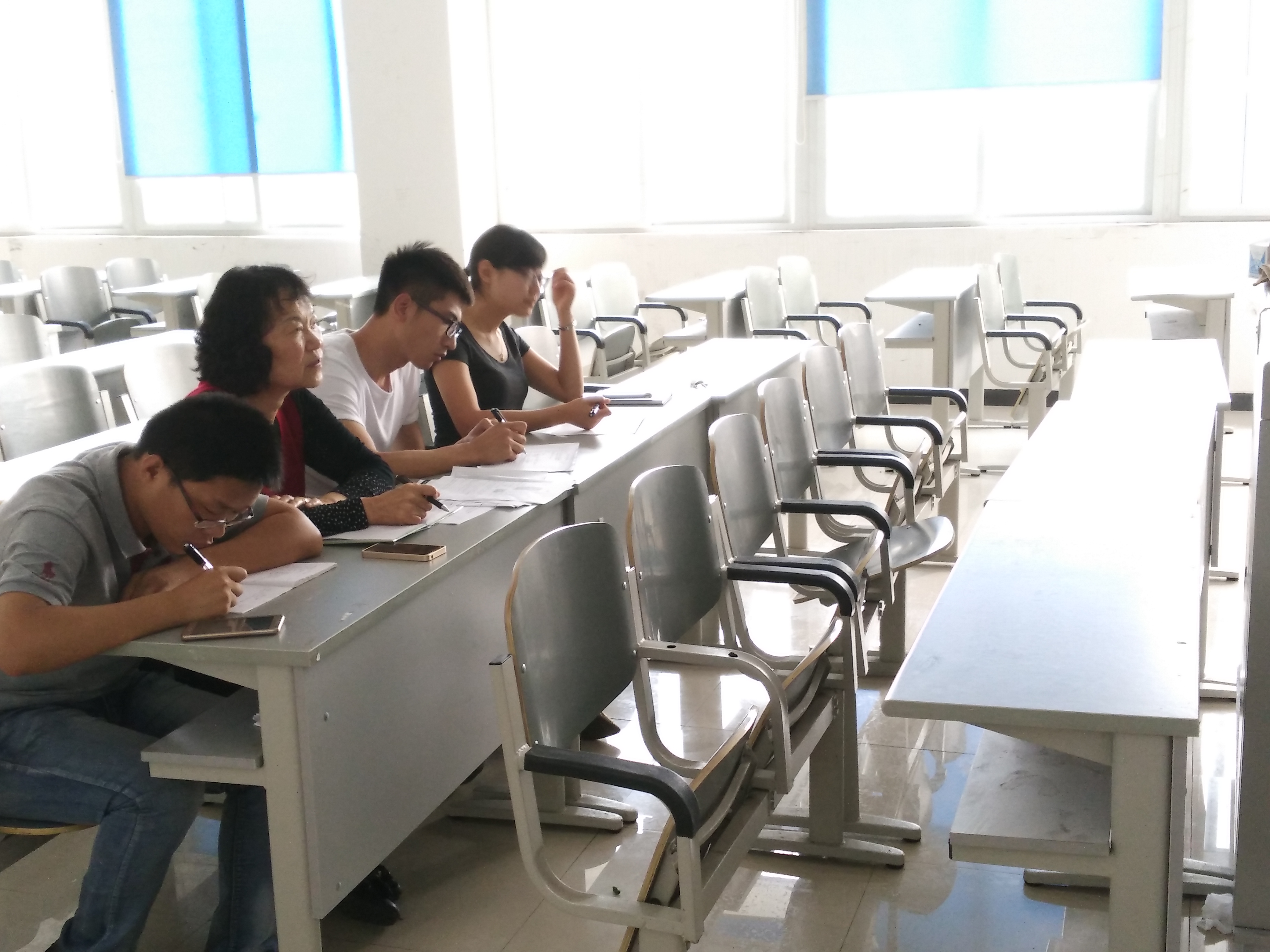 轨道电气系2014级学生模拟面试顺利开展