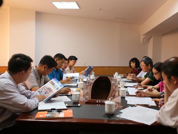 学院慰问贵阳车务段铁路专业社会实践活动学生