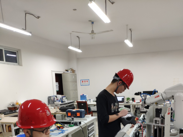 学院喜获重庆第12届高等职业院校学生职业技能竞赛“机电一体化”赛项三等奖