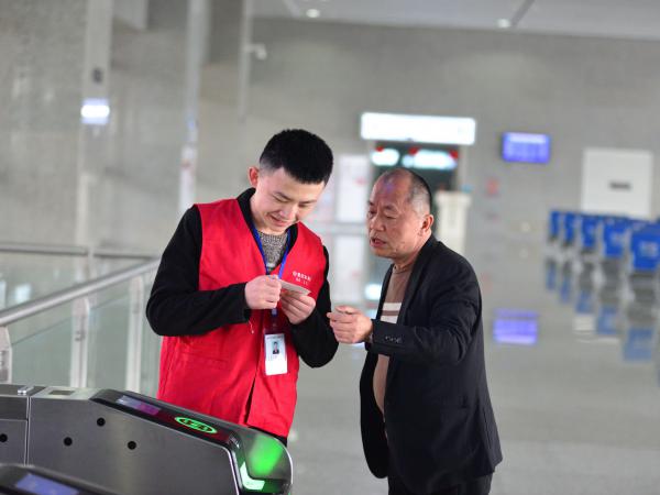 澳门正规电子游戏平台喜获“全路青年志愿者优秀组织奖”