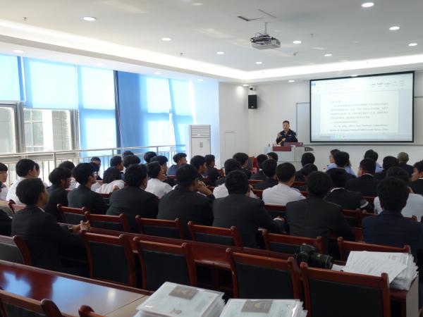 市公安局出入境管理局到学院为外国留学生申请学习类居留证件提供面签服务