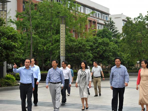 国家交通运输部职业资格中心申少君主任到重庆运输职院考察调研