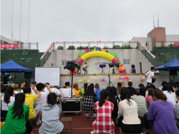 重庆运输职院举行校园歌手大赛选出新一届