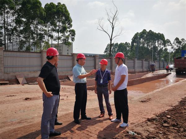 学院李灿董事长到新校区项目建设工地现场办公