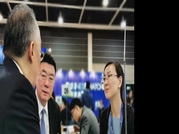 重庆交通开投集团党委书记李方宇会见港铁学院院长梁耀辉