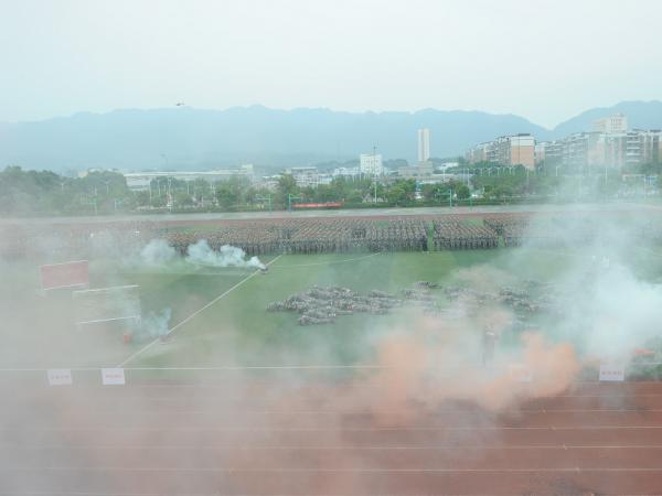 重庆运输职院举行防空袭演练