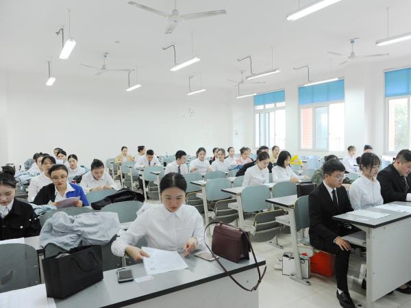 重庆轨道集团到重庆运输职院举行秋季校园专场招聘