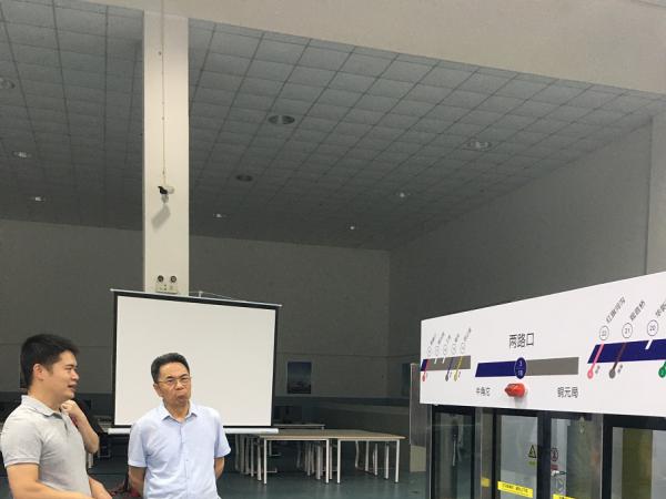 重庆运输职院领导检查新学期第一天教学工作情况