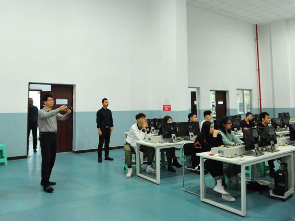 市交通局宣传中心刘正林部长到重庆运输职院调研指导宣传报道工作