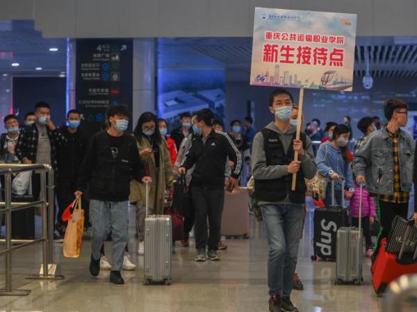 重庆运输职院开展“铁路就业脱贫·2020迎新生专列”活动 以特殊方式迎接贫困学子“回家”