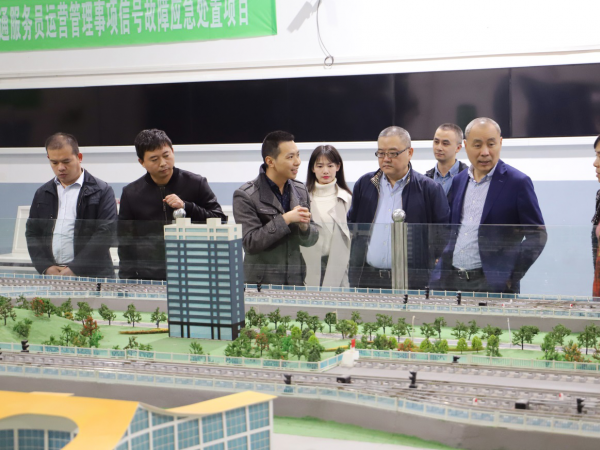 重庆运输职院与重庆铁路集团举行校企合作座谈