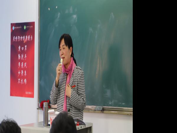 重庆运输职院领导班子成员为在校生讲授形势政策课