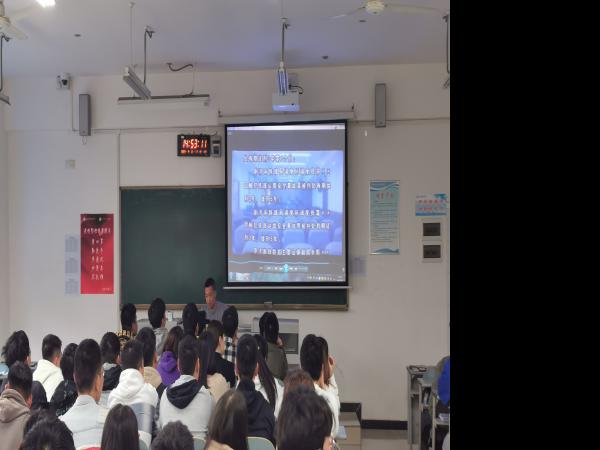 运输贸易学院举办主题讲座强化轨道江跳线订单班学员安全教育