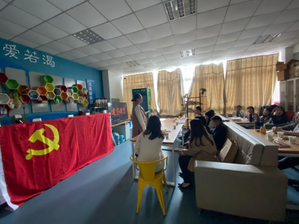 重庆运输职院机关三支部开展红色观影活动